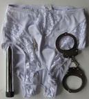 Panty ouvert, Vibrator, Handcuffs